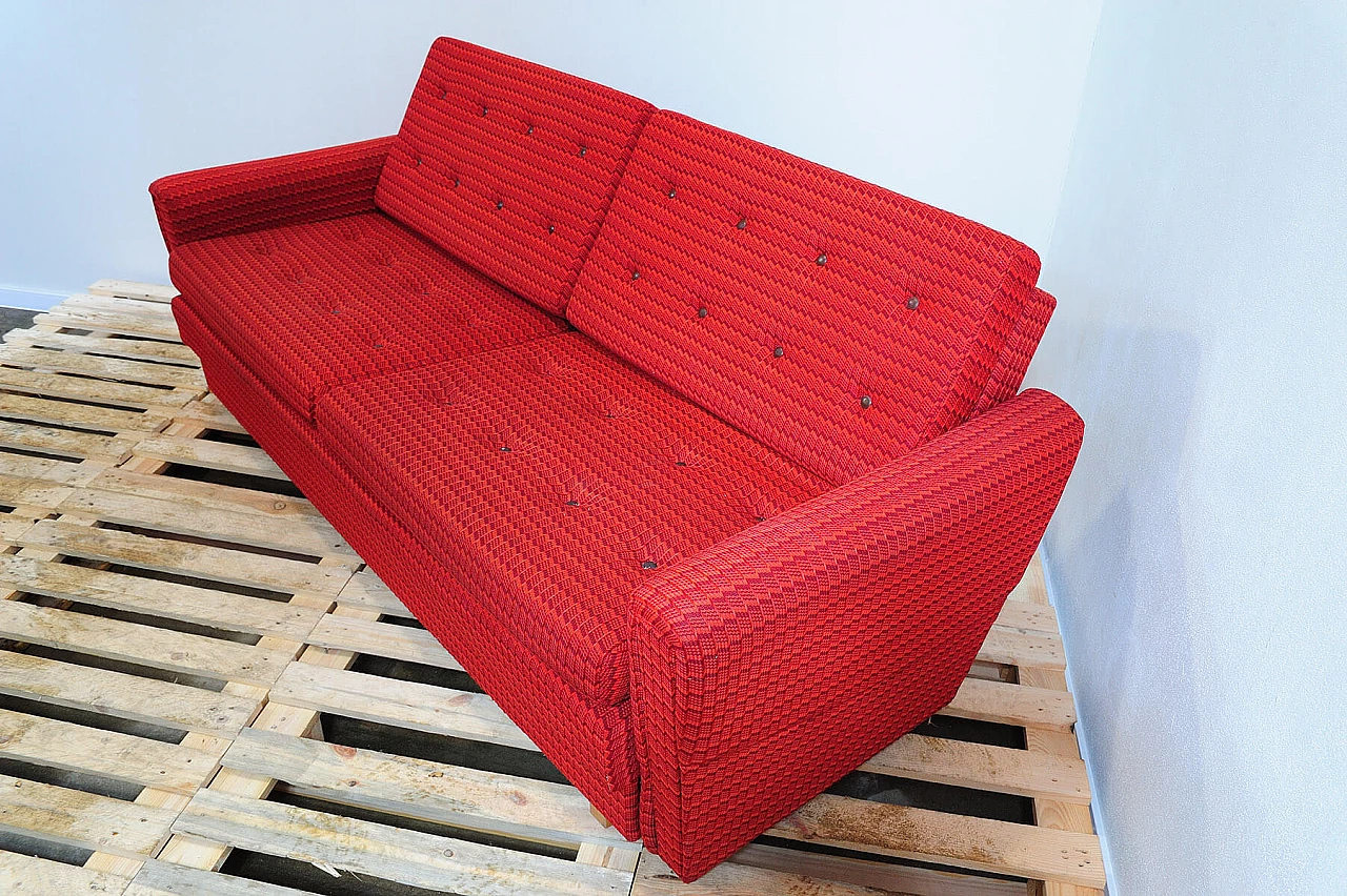 Divano e coppia di poltrone cecoslovacchi in tessuto rosso, anni '70 23