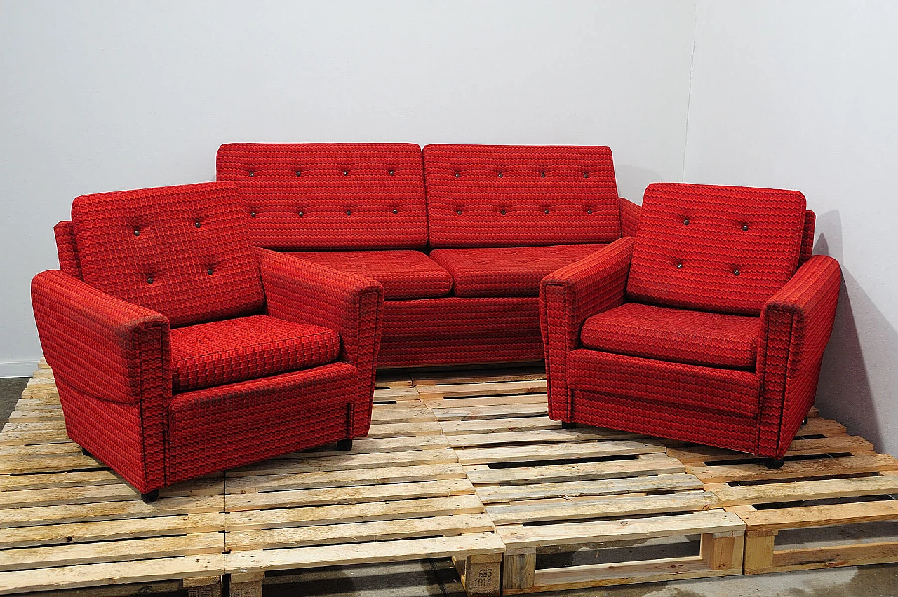 Divano e coppia di poltrone cecoslovacchi in tessuto rosso, anni '70 31