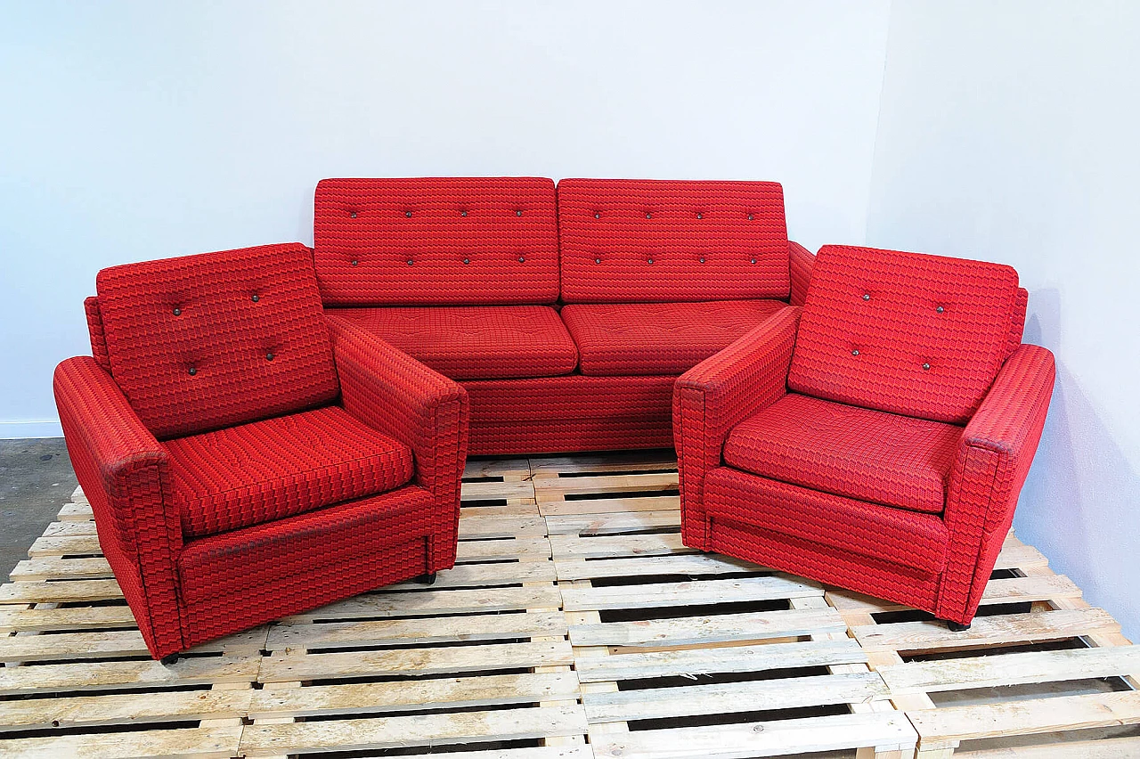 Divano e coppia di poltrone cecoslovacchi in tessuto rosso, anni '70 33