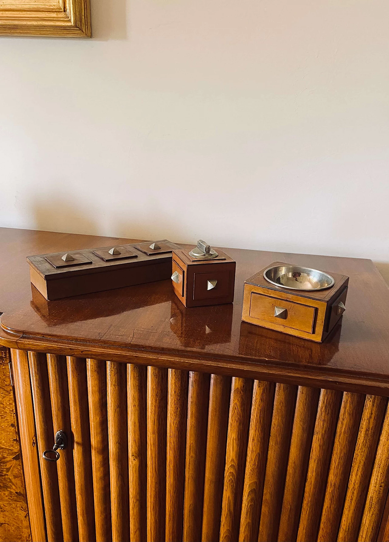 Posacenere, accendino e scatola in legno, pergamena e ottone, anni '50 2