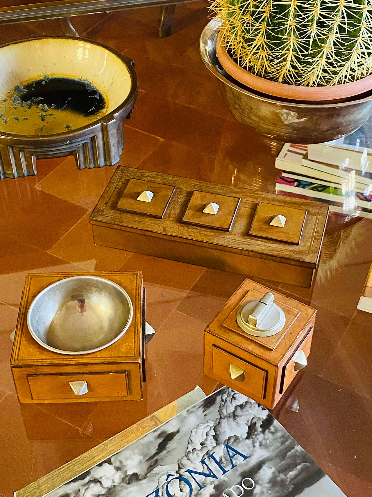 Posacenere, accendino e scatola in legno, pergamena e ottone, anni '50 8