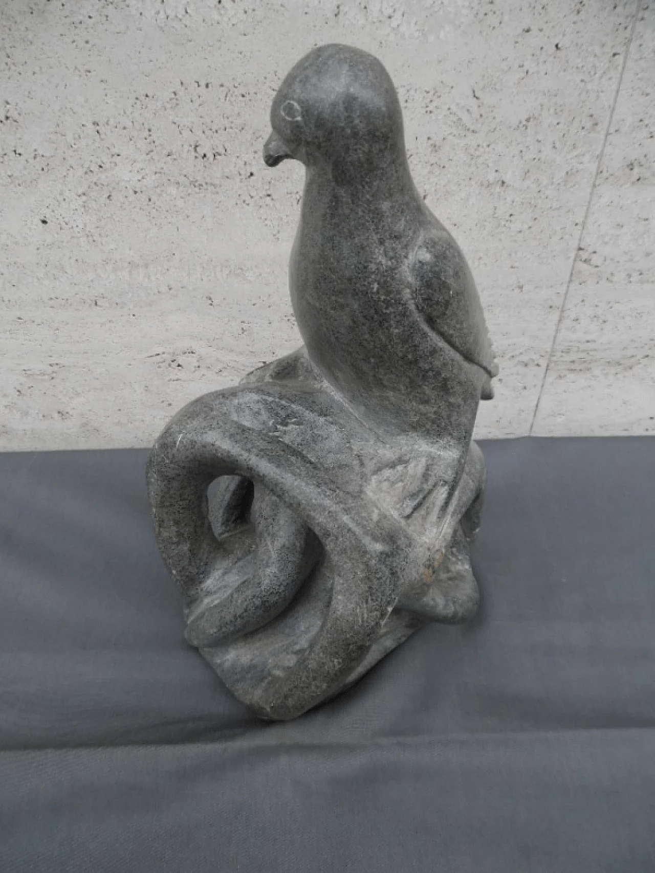 Inuit stone bird sculpture by Canada Eskimo Art Esquimau, 2000s 1