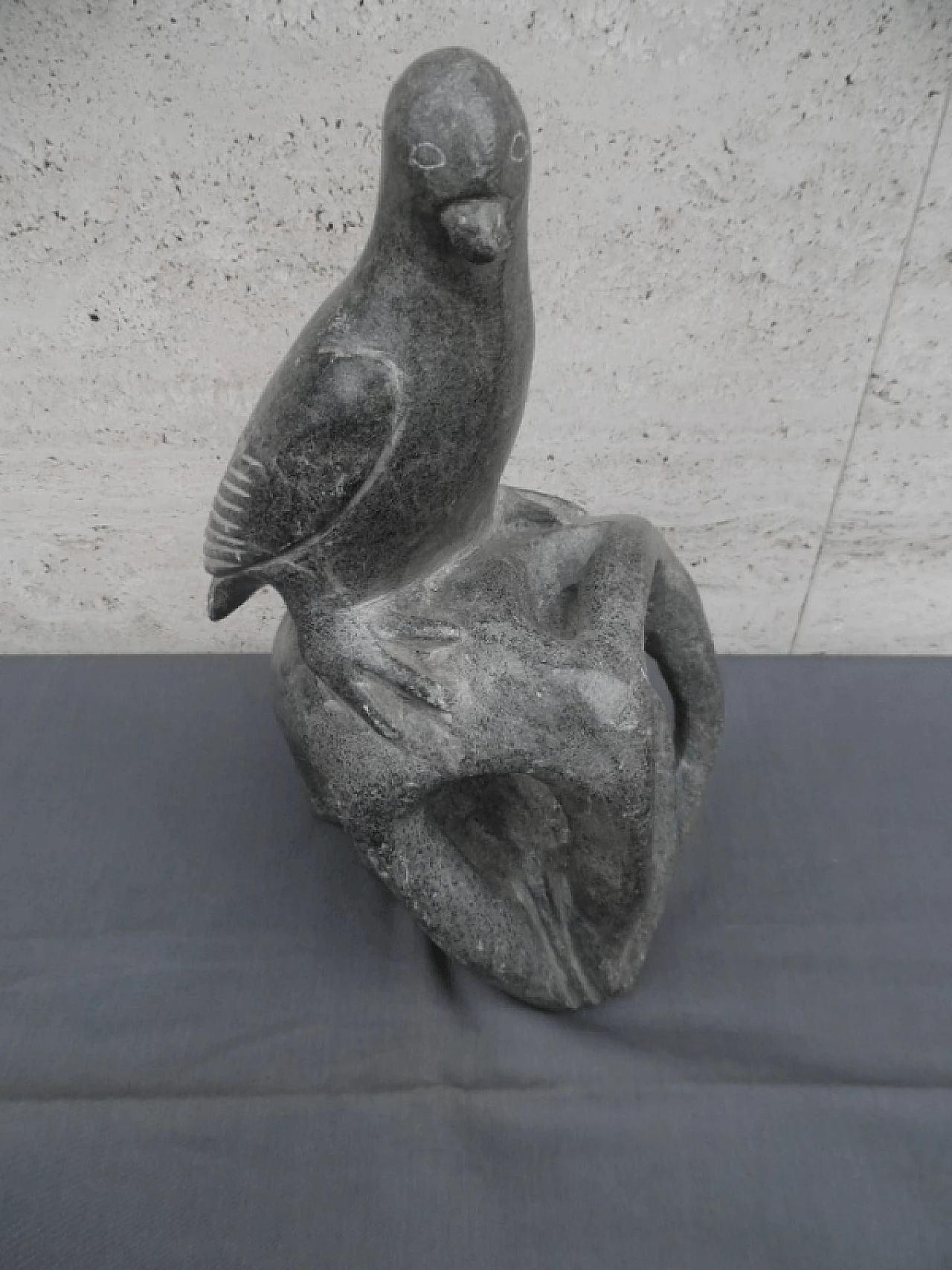 Inuit stone bird sculpture by Canada Eskimo Art Esquimau, 2000s 2