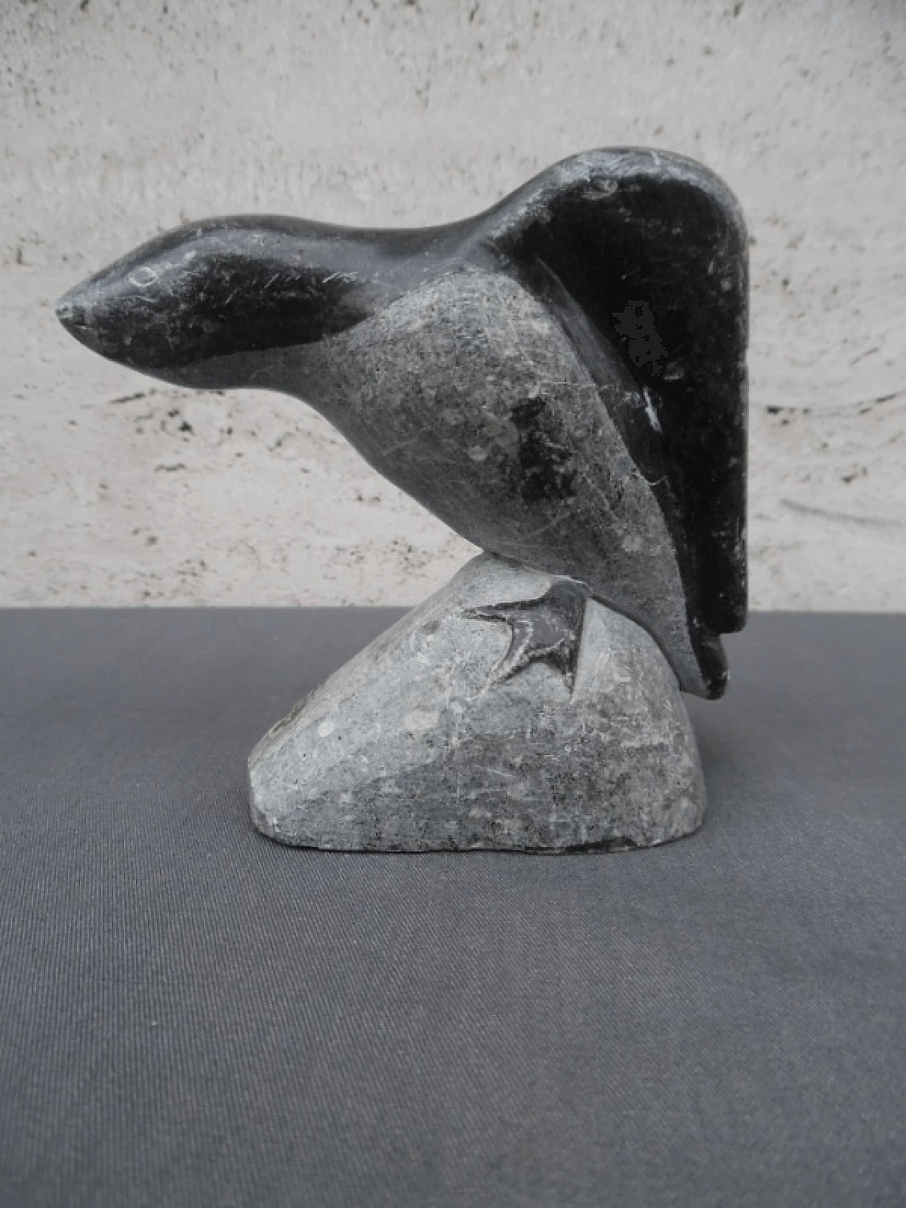 Inuit stone penguin sculpture by Canada Eskimo Art Esquimau, 1970s 2