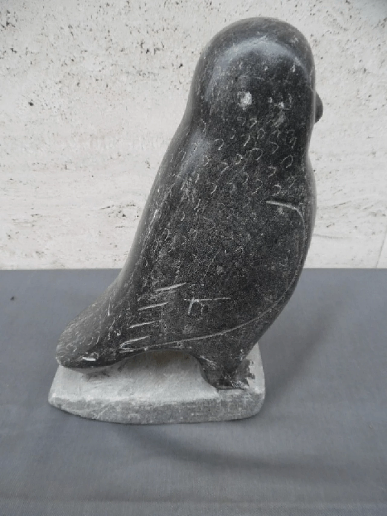 Inuit stone owl sculpture by Canada Eskimo Art Esquimau, 1970s 2