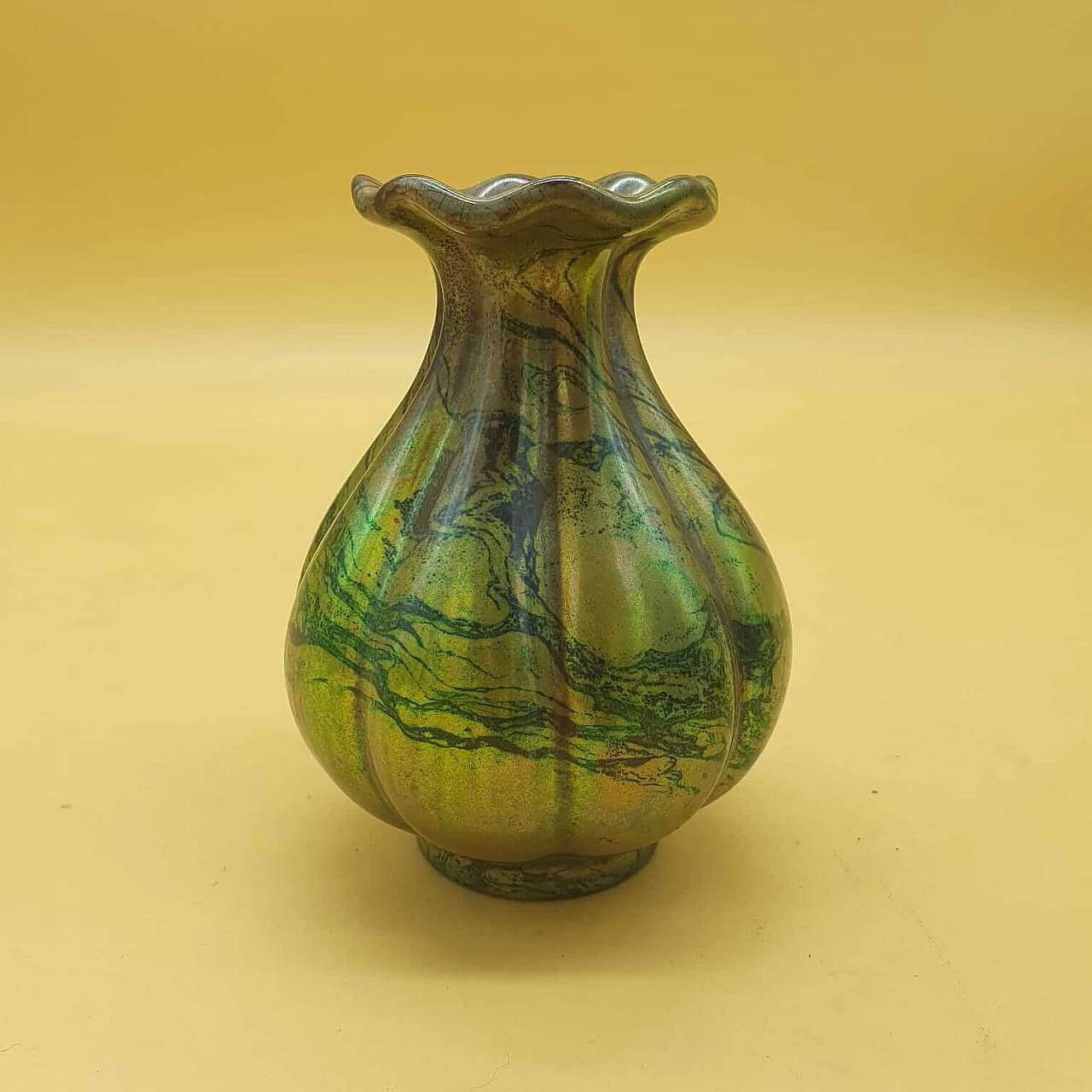 Vasetto in porcellana iridescente di Marca Zsolnay Pegs, inizio '900 1