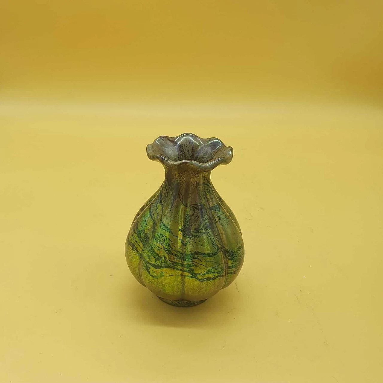 Vasetto in porcellana iridescente di Marca Zsolnay Pegs, inizio '900 3