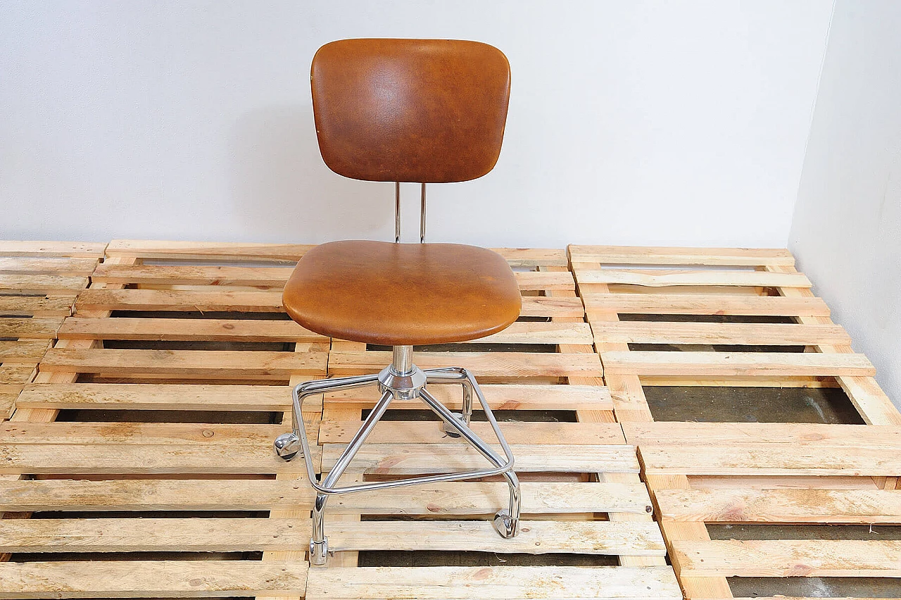 Sedia girevole in ferro e similpelle di Kovona, anni '70 3