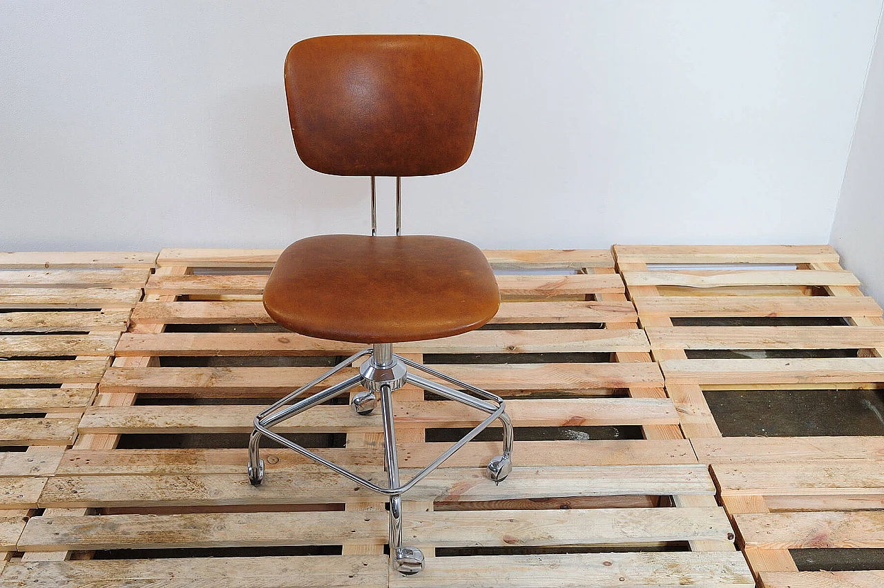 Sedia girevole in ferro e similpelle di Kovona, anni '70 6