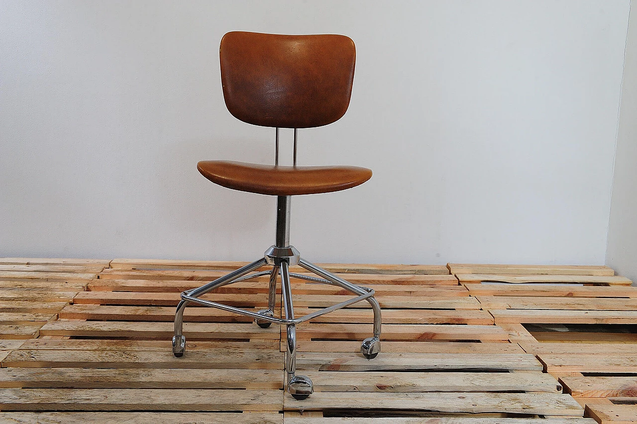 Sedia girevole in ferro e similpelle di Kovona, anni '70 7