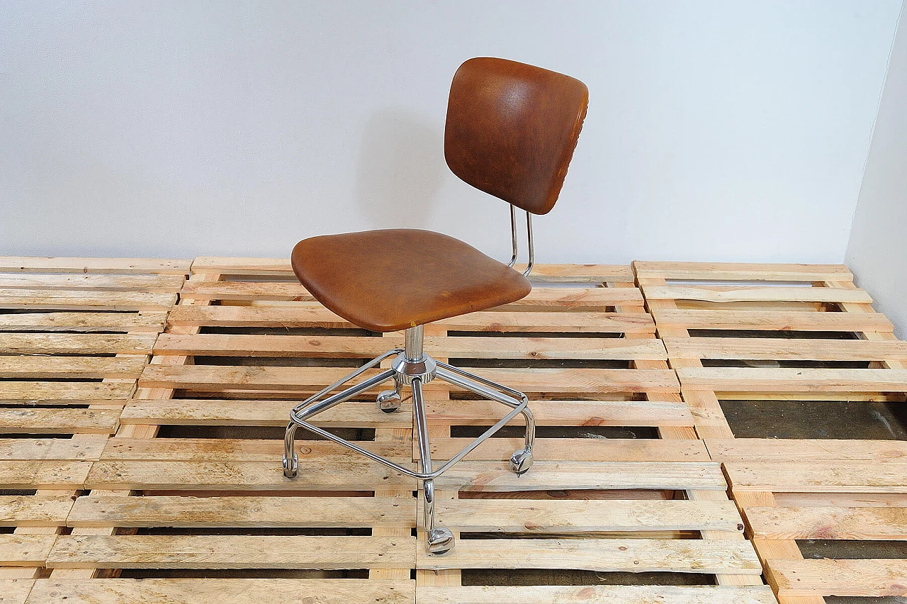 Sedia girevole in ferro e similpelle di Kovona, anni '70 8