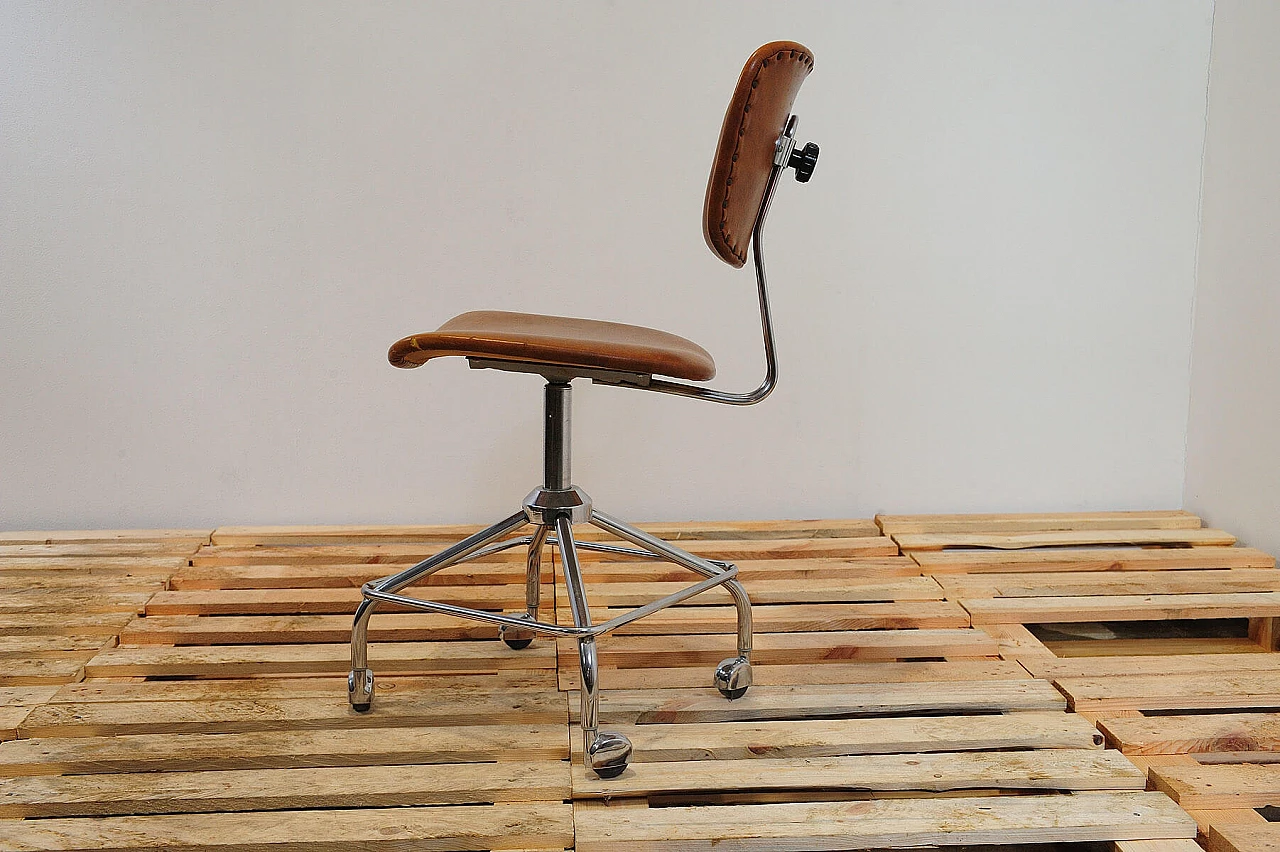Sedia girevole in ferro e similpelle di Kovona, anni '70 11