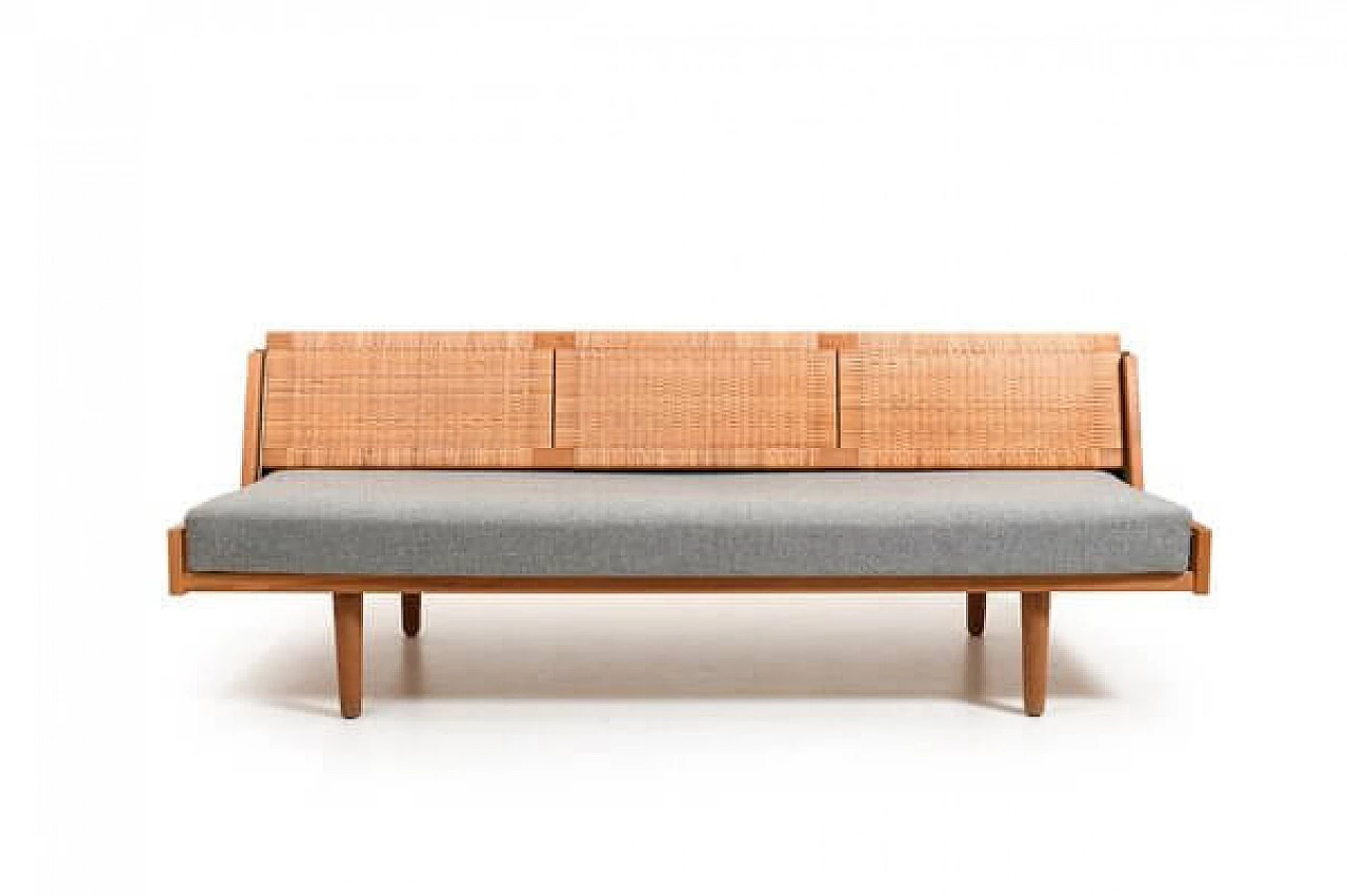 GE-258 oak and cane dormeuse by Hans J. Wegner for Getama, 1950s 1