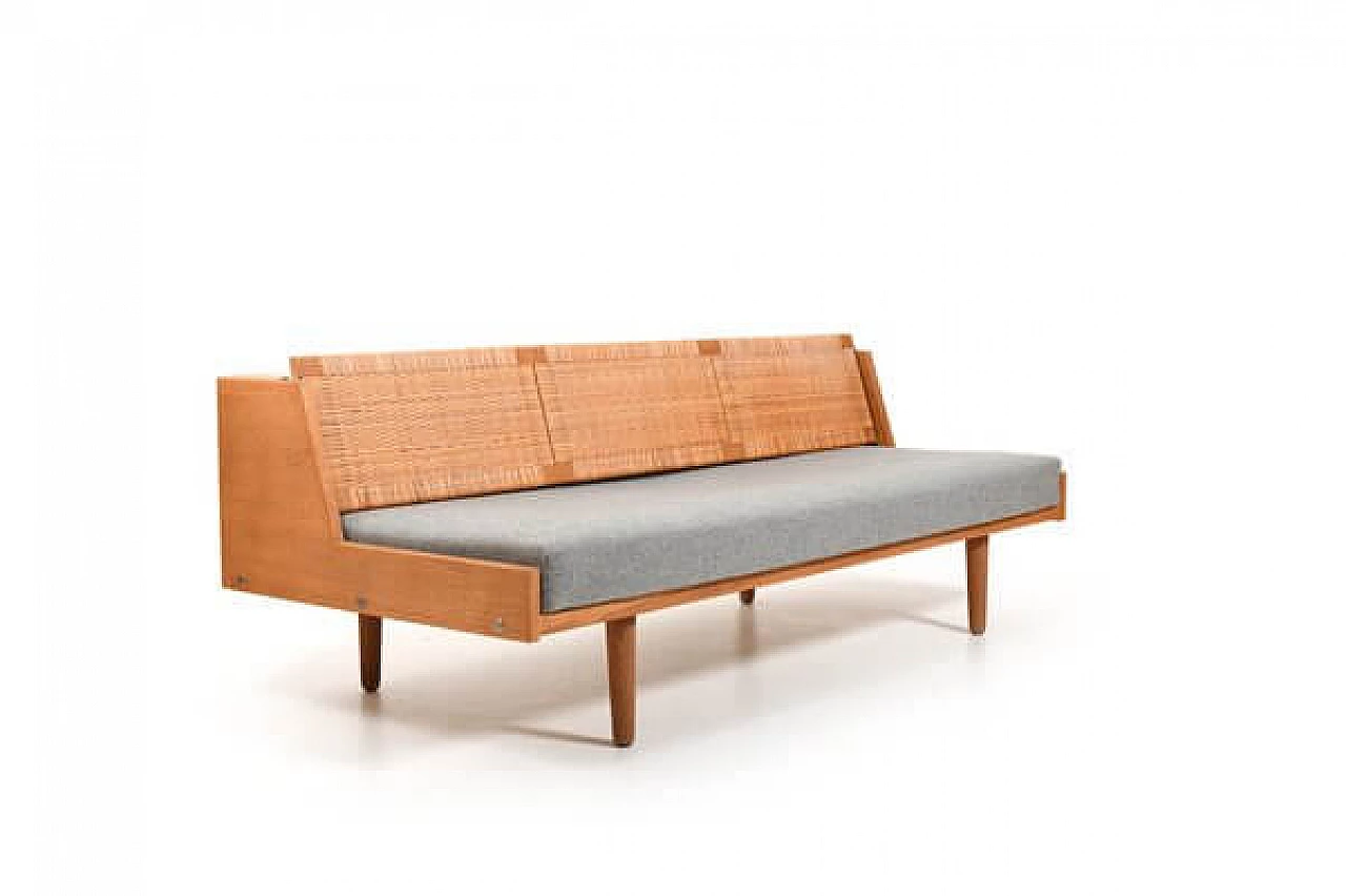 Dormeuse GE-258 in rovere e canna di Hans J. Wegner per Getama, anni '50 2