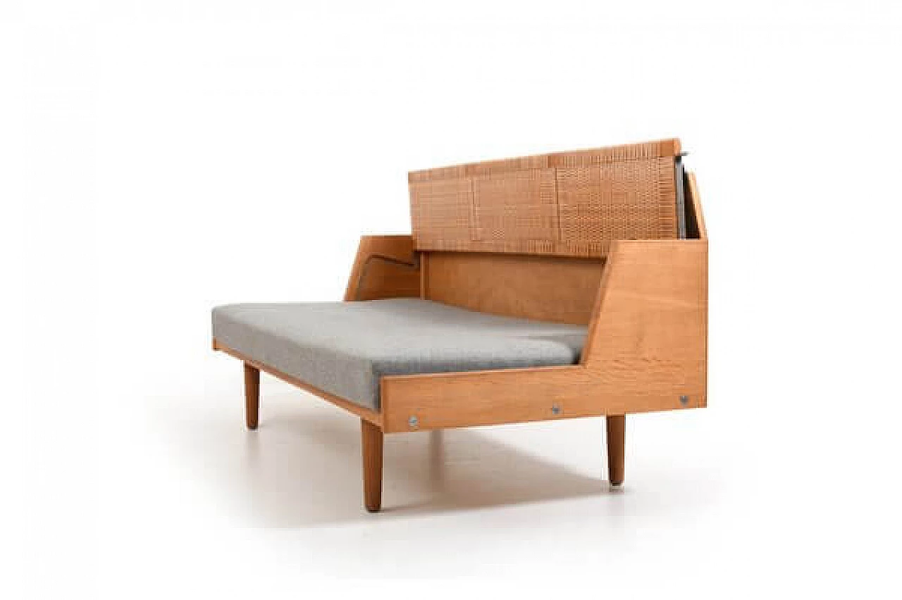 GE-258 oak and cane dormeuse by Hans J. Wegner for Getama, 1950s 5