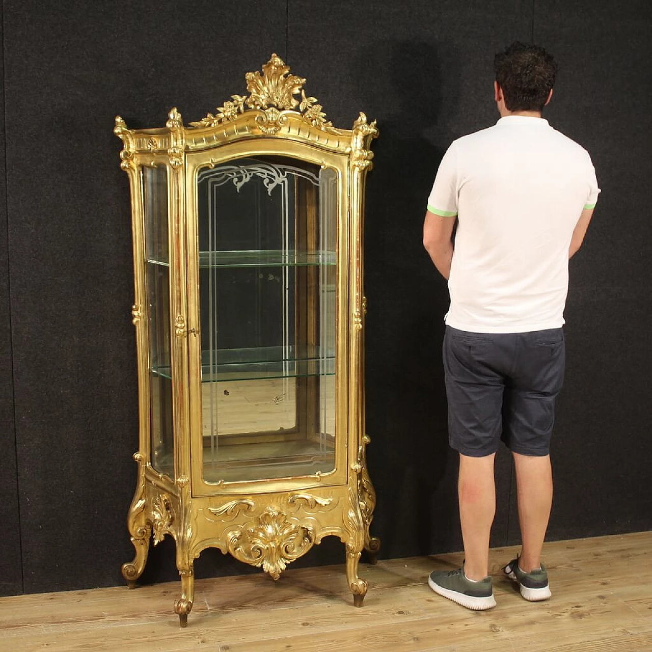 Gilded wood and plaster showcase in rocaille style, late 19th century 2