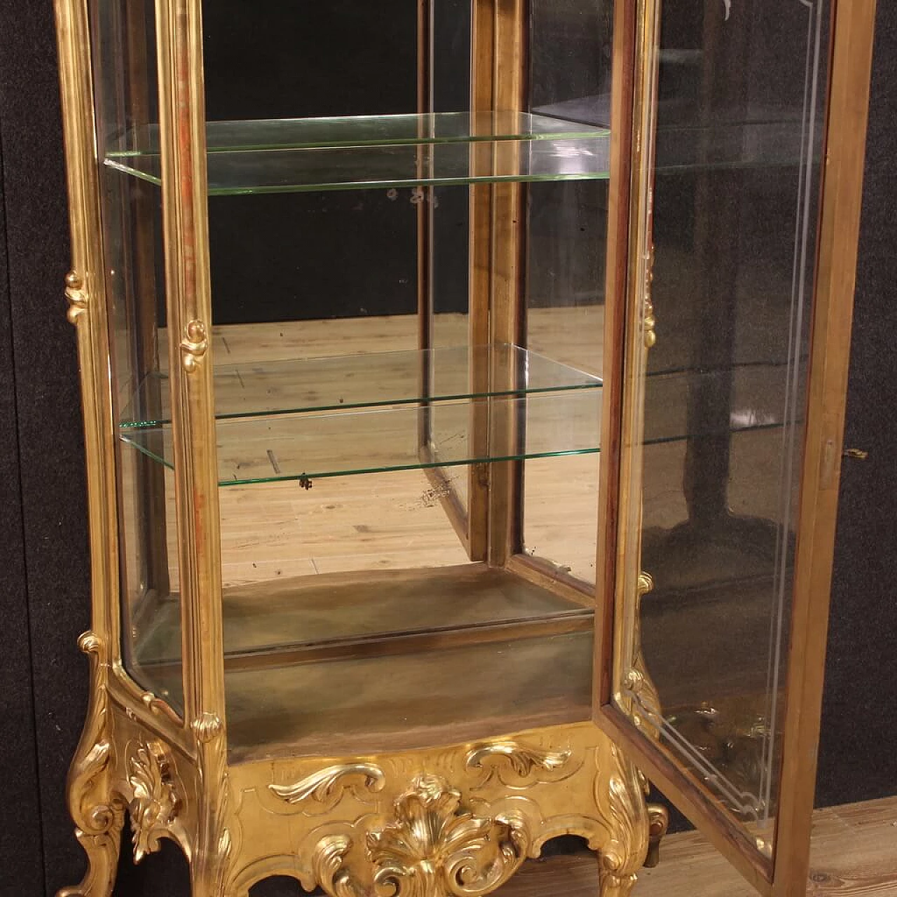 Gilded wood and plaster showcase in rocaille style, late 19th century 6