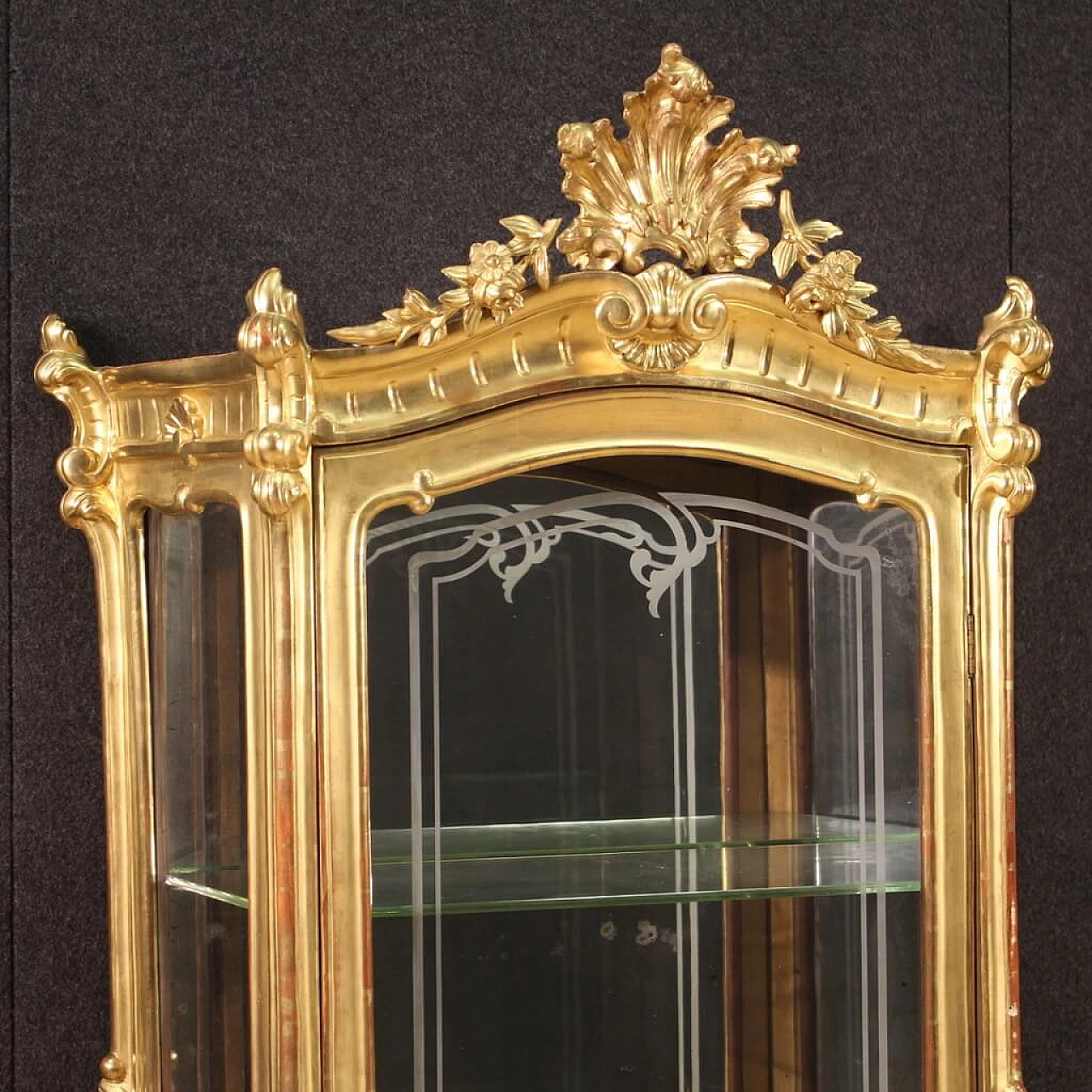 Gilded wood and plaster showcase in rocaille style, late 19th century 7