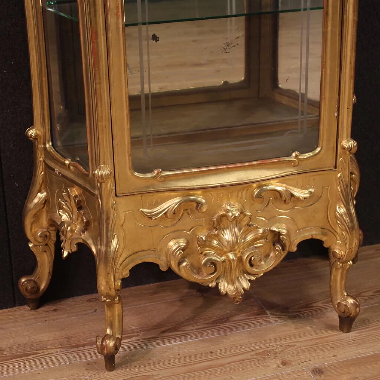 Gilded wood and plaster showcase in rocaille style, late 19th century 8