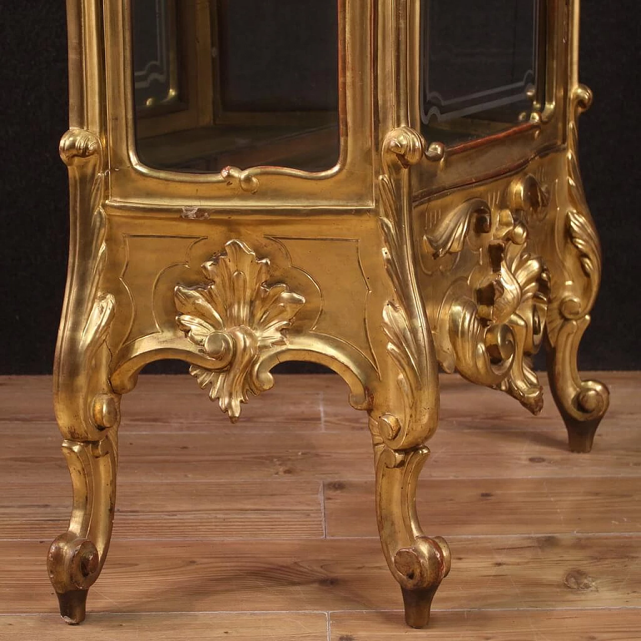 Gilded wood and plaster showcase in rocaille style, late 19th century 10