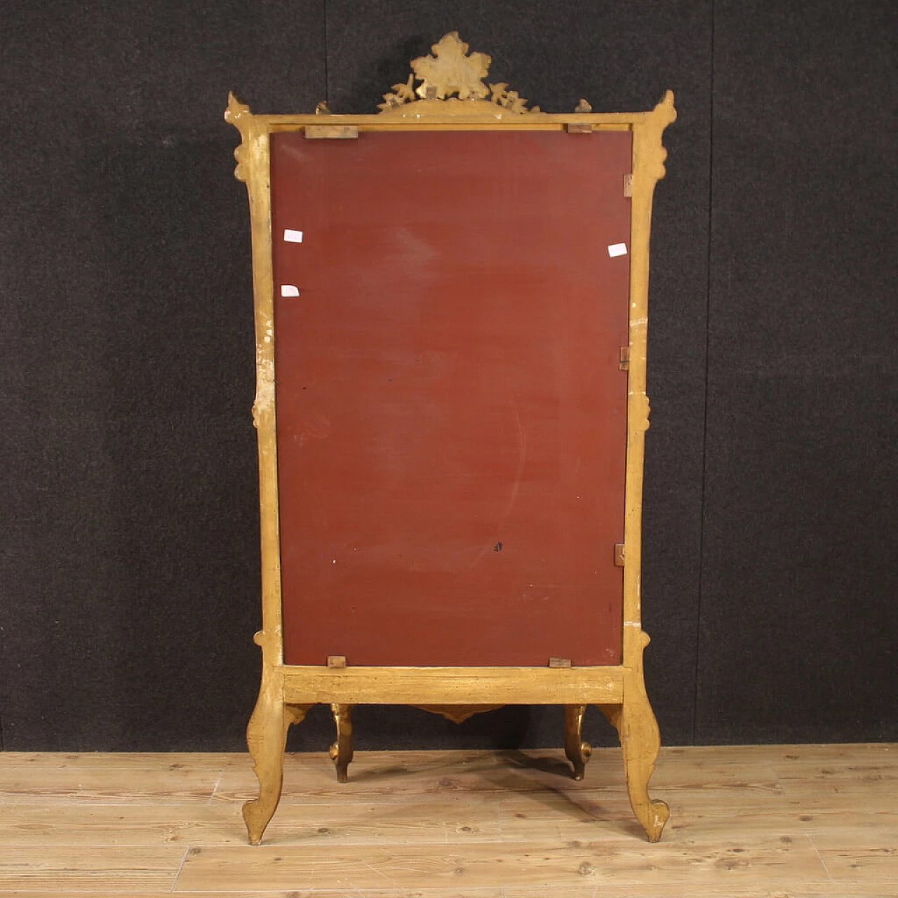 Gilded wood and plaster showcase in rocaille style, late 19th century 11