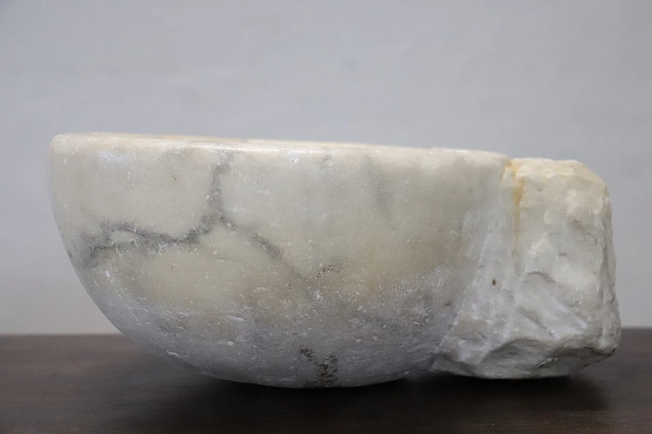 Acquasantiera in marmo bianco di Carrara scolpito a mano, '700 5