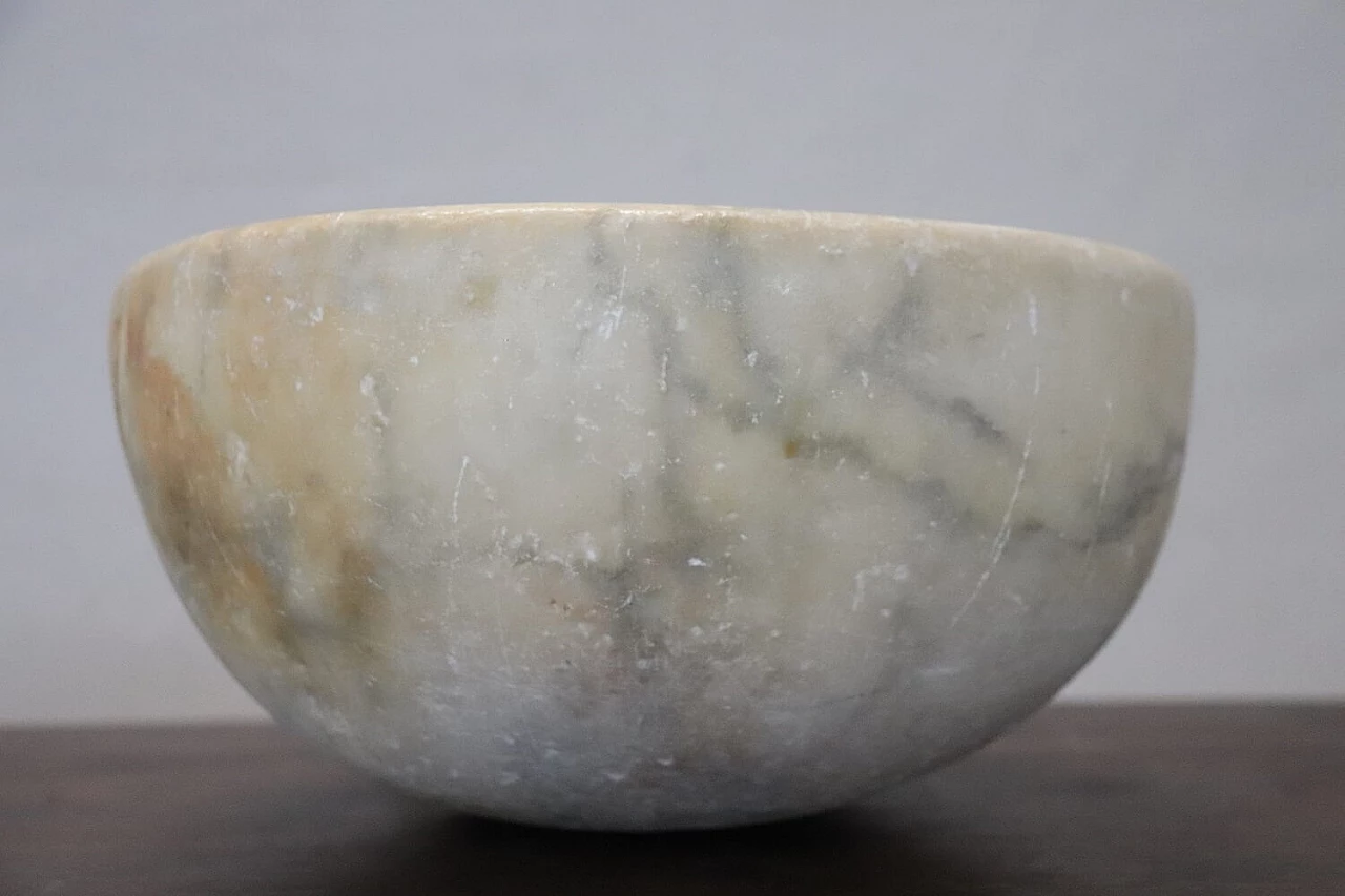 Hand-sculpted white Carrara marble stoup, 18th century 6