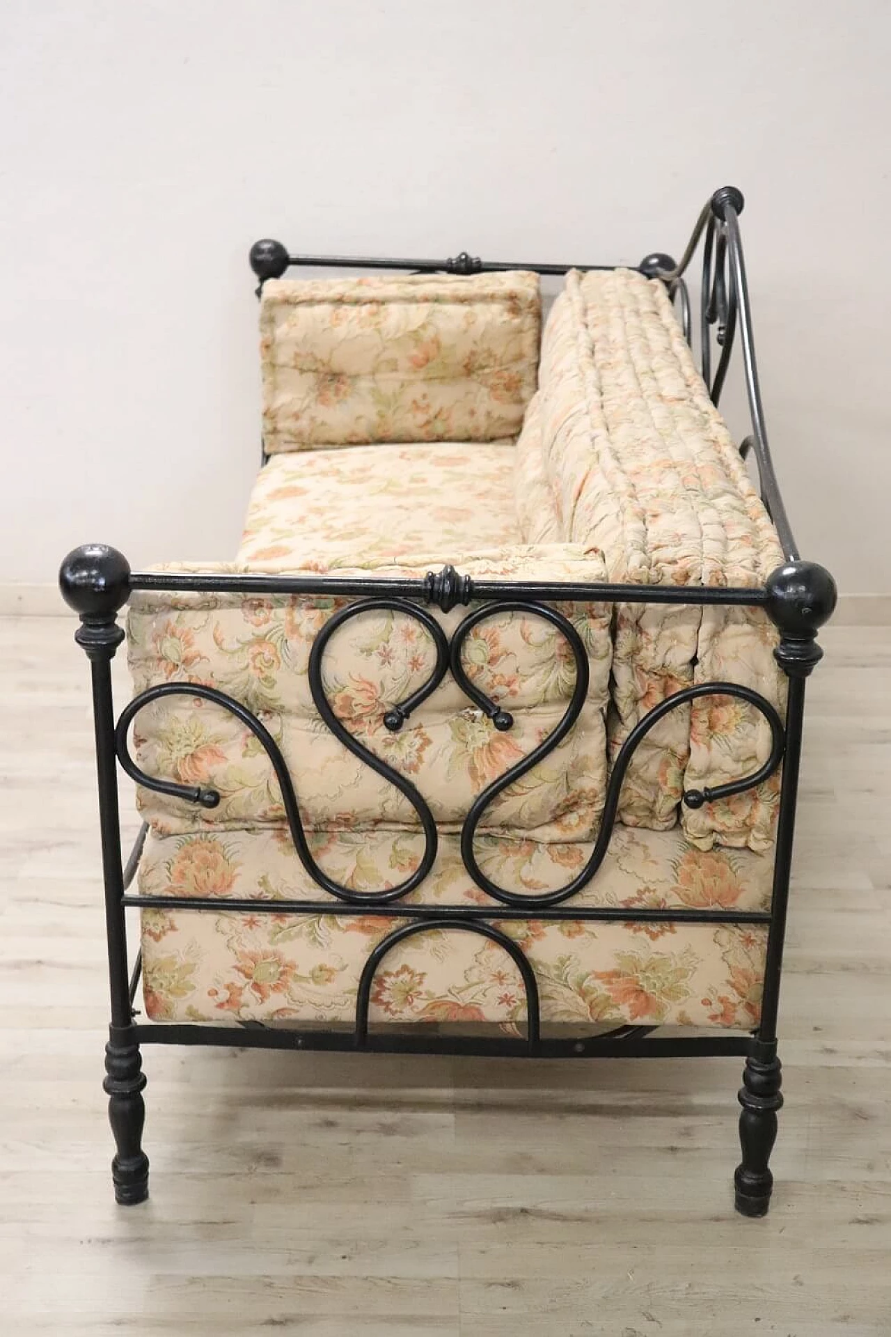 Wrought iron sofa with curl and scroll decoration, late 19th century 4