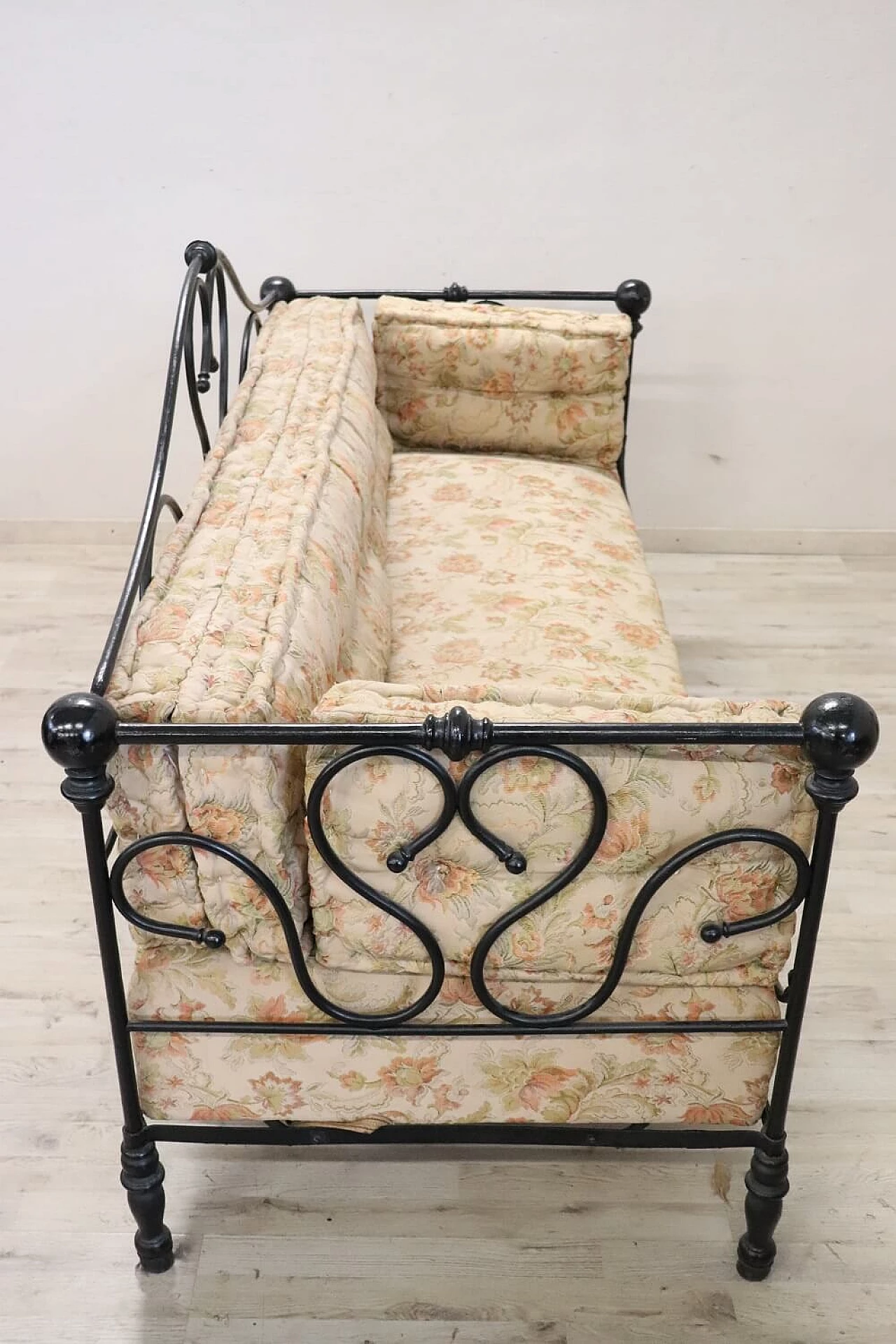 Wrought iron sofa with curl and scroll decoration, late 19th century 8