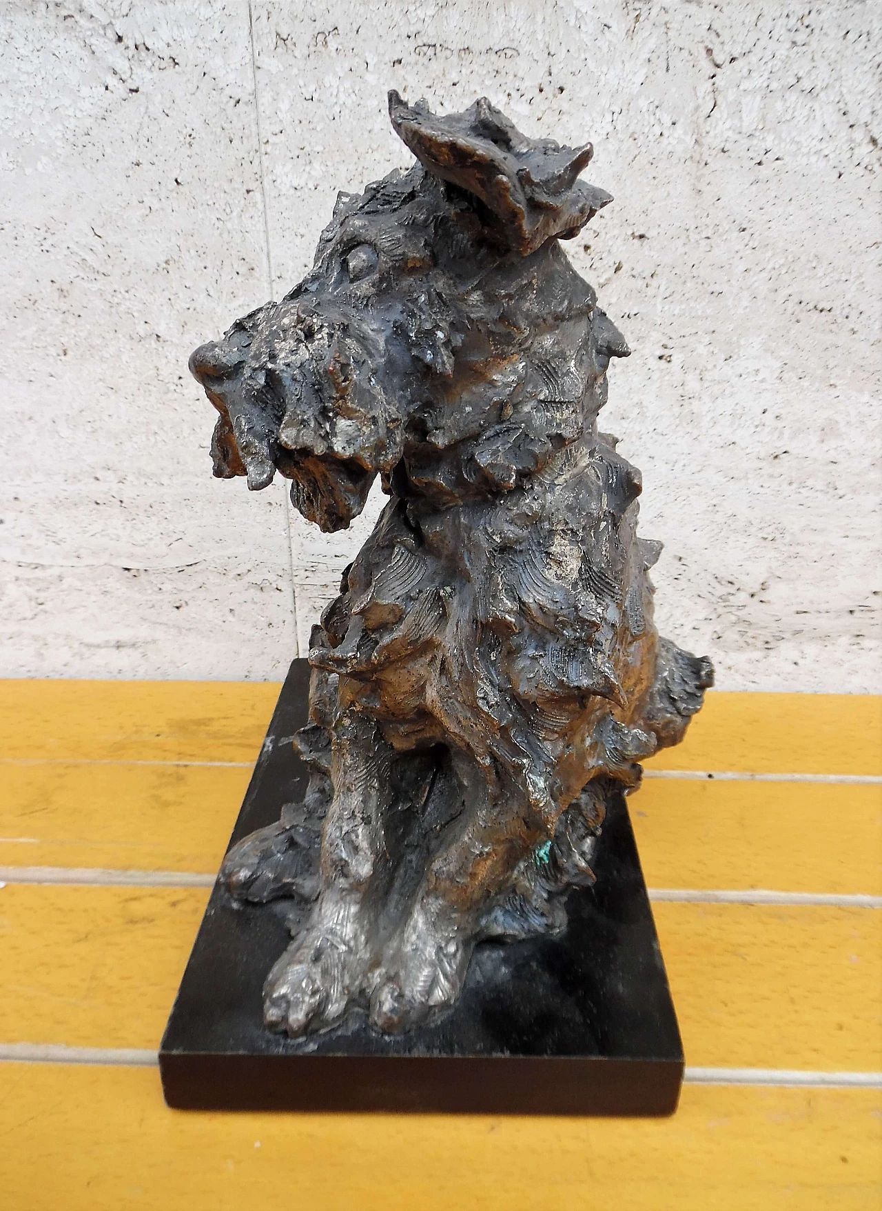 Scultura di cane in terracotta argentata di Cacciapuoti, inizio '900 4