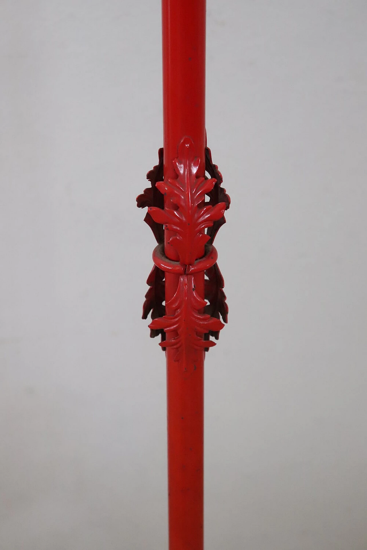 Red lacquered iron coat stand, early 20th century 4