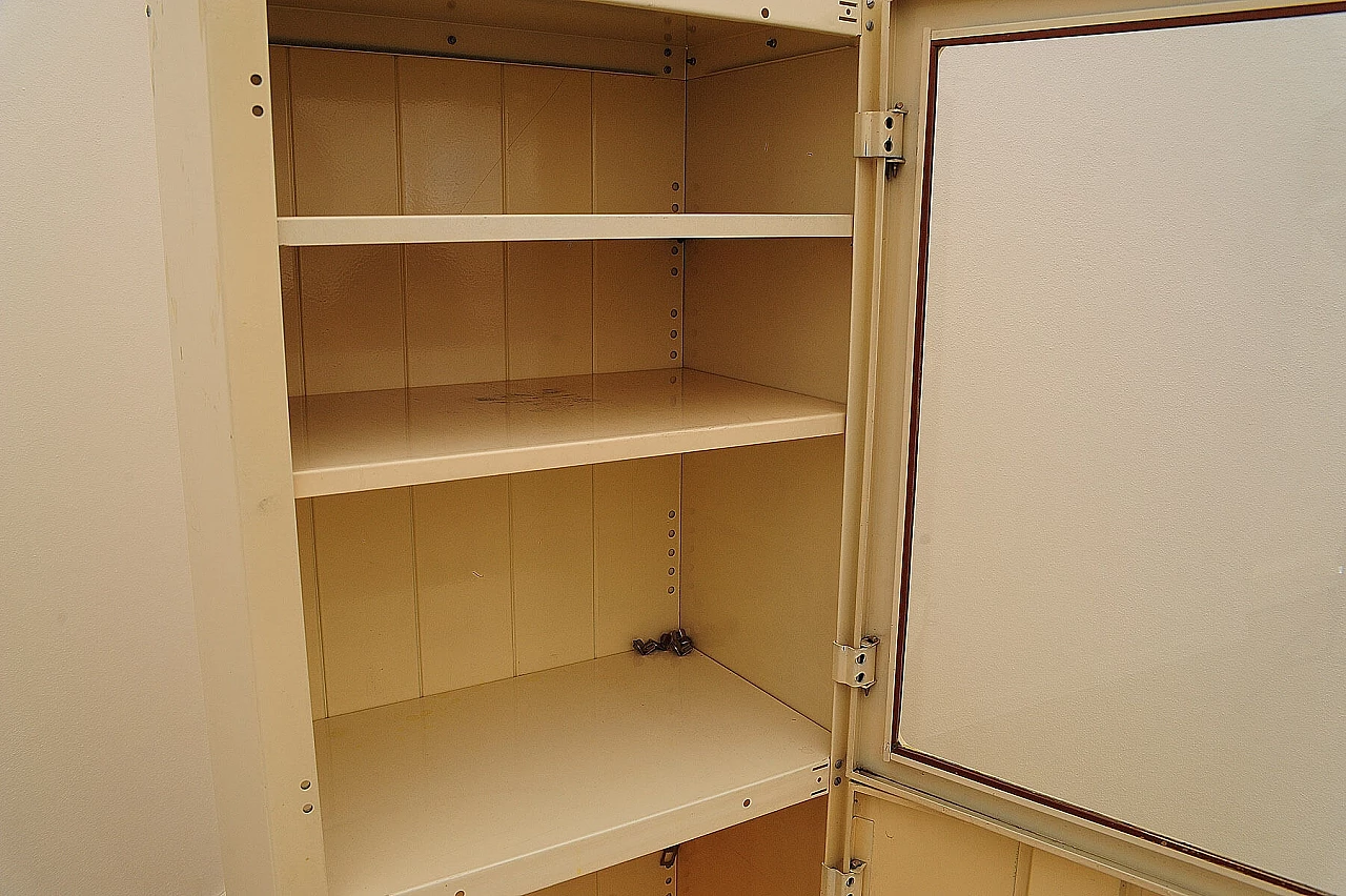 Armadietto medico cecoslovacco in metallo e vetro, anni '50 4