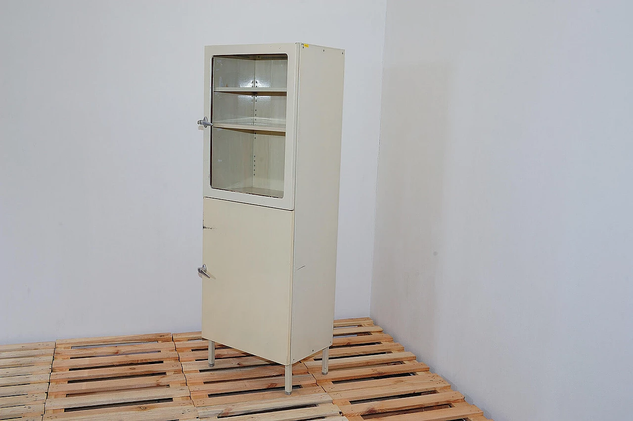 Armadietto medico cecoslovacco in metallo e vetro, anni '50 7