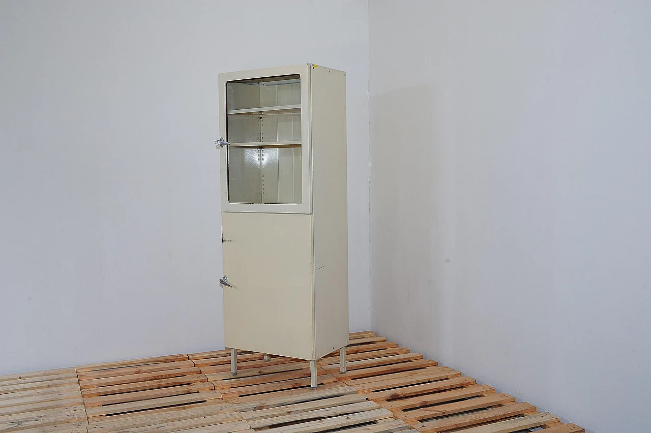 Armadietto medico cecoslovacco in metallo e vetro, anni '50 8