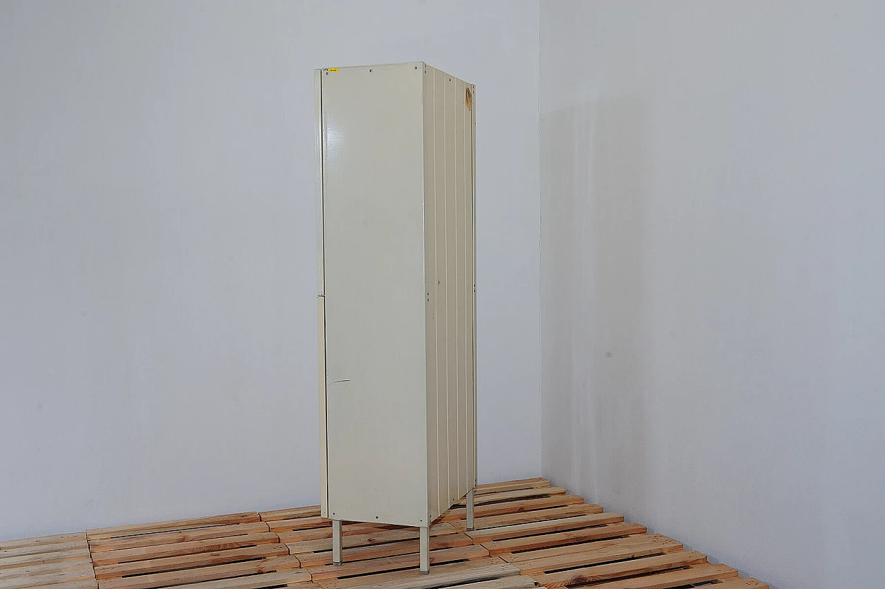 Armadietto medico cecoslovacco in metallo e vetro, anni '50 11