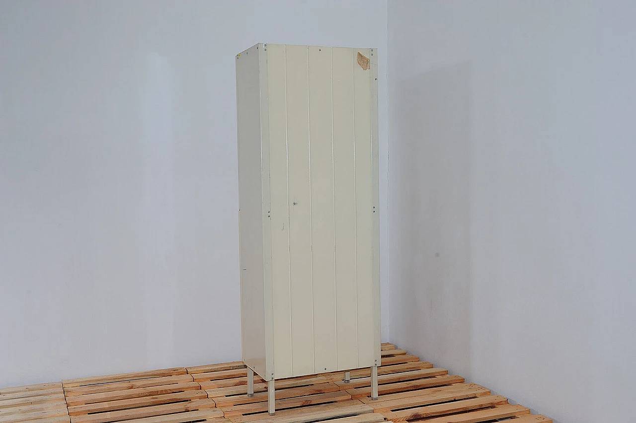 Armadietto medico cecoslovacco in metallo e vetro, anni '50 12