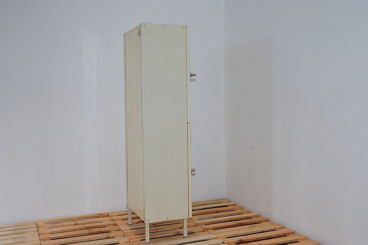 Armadietto medico cecoslovacco in metallo e vetro, anni '50 14