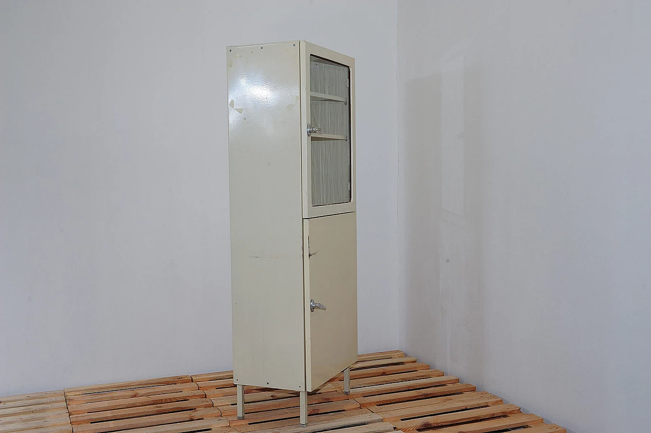 Armadietto medico cecoslovacco in metallo e vetro, anni '50 15