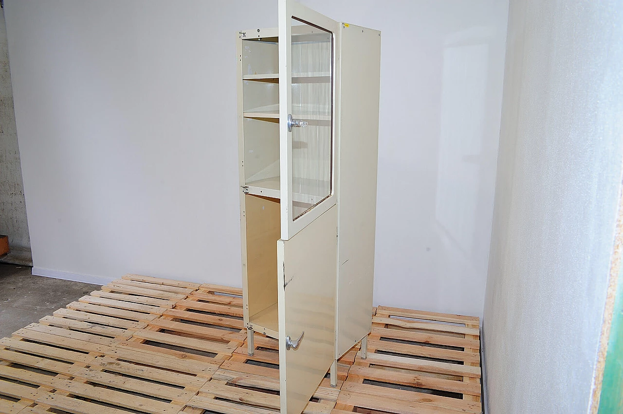 Czechoslovakian metal and glass medical cabinet, 1950s 21