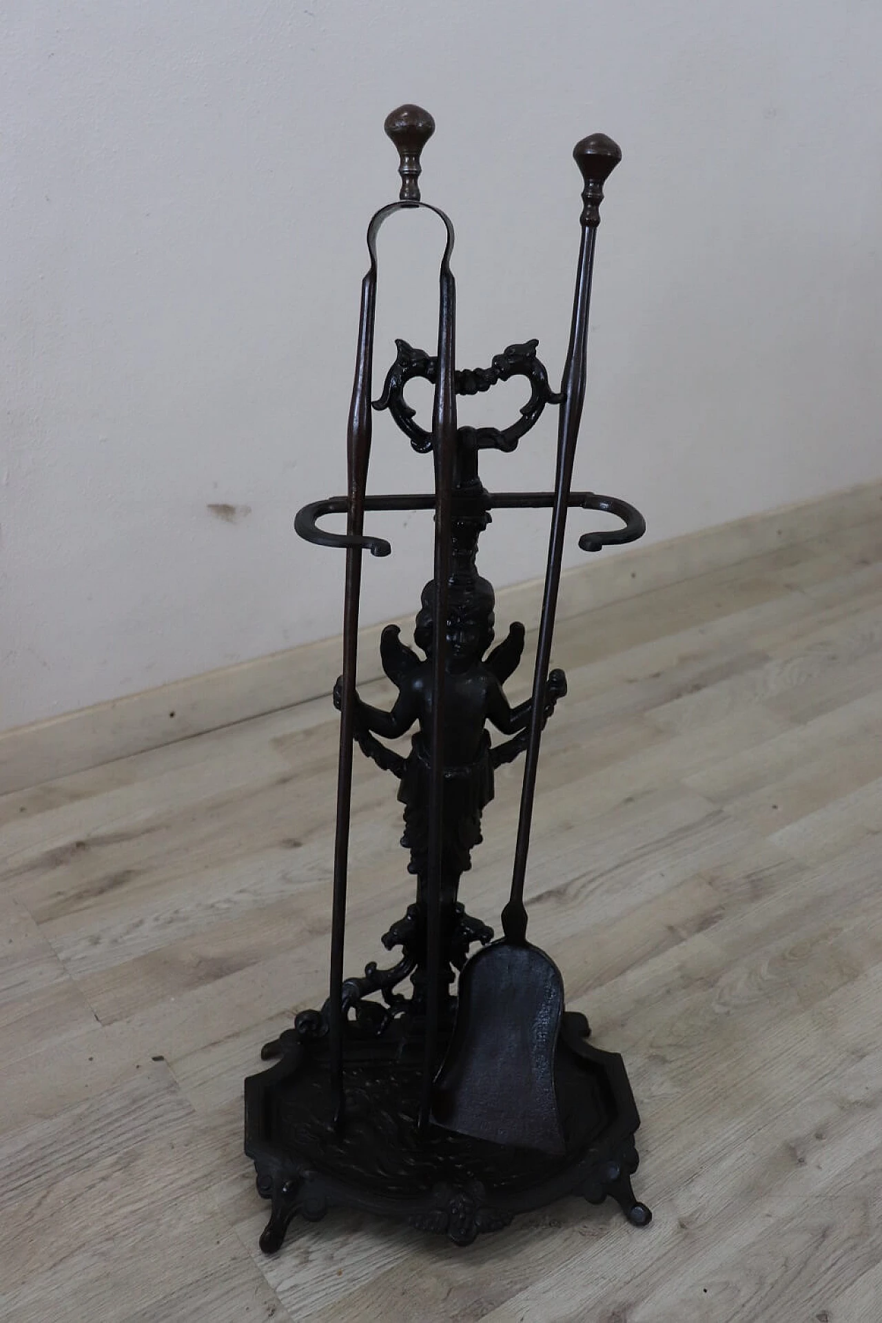 6 Fireplace accessories in wrought iron and cast iron, early 19th century 2