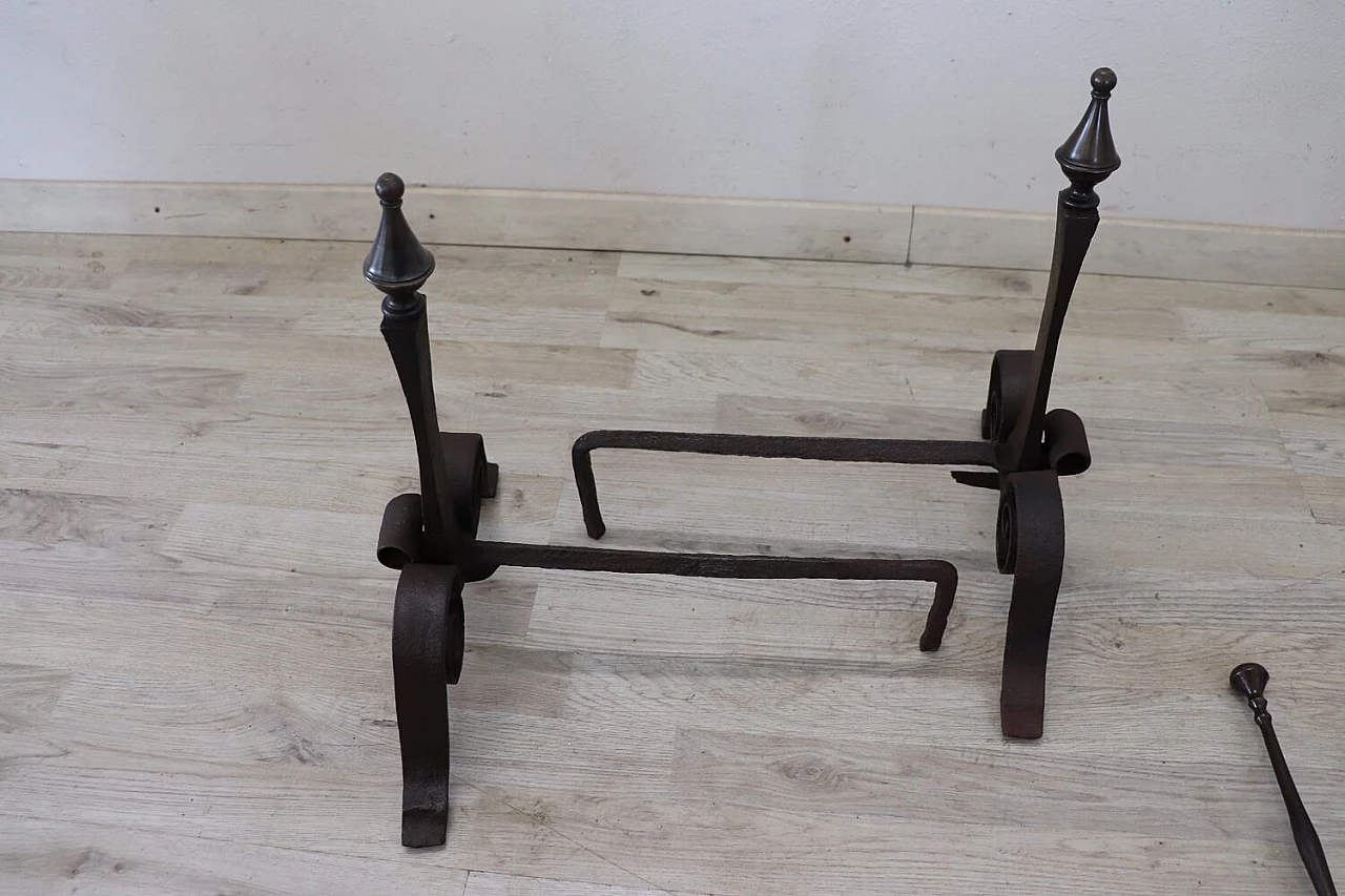6 Fireplace accessories in wrought iron and cast iron, early 19th century 3