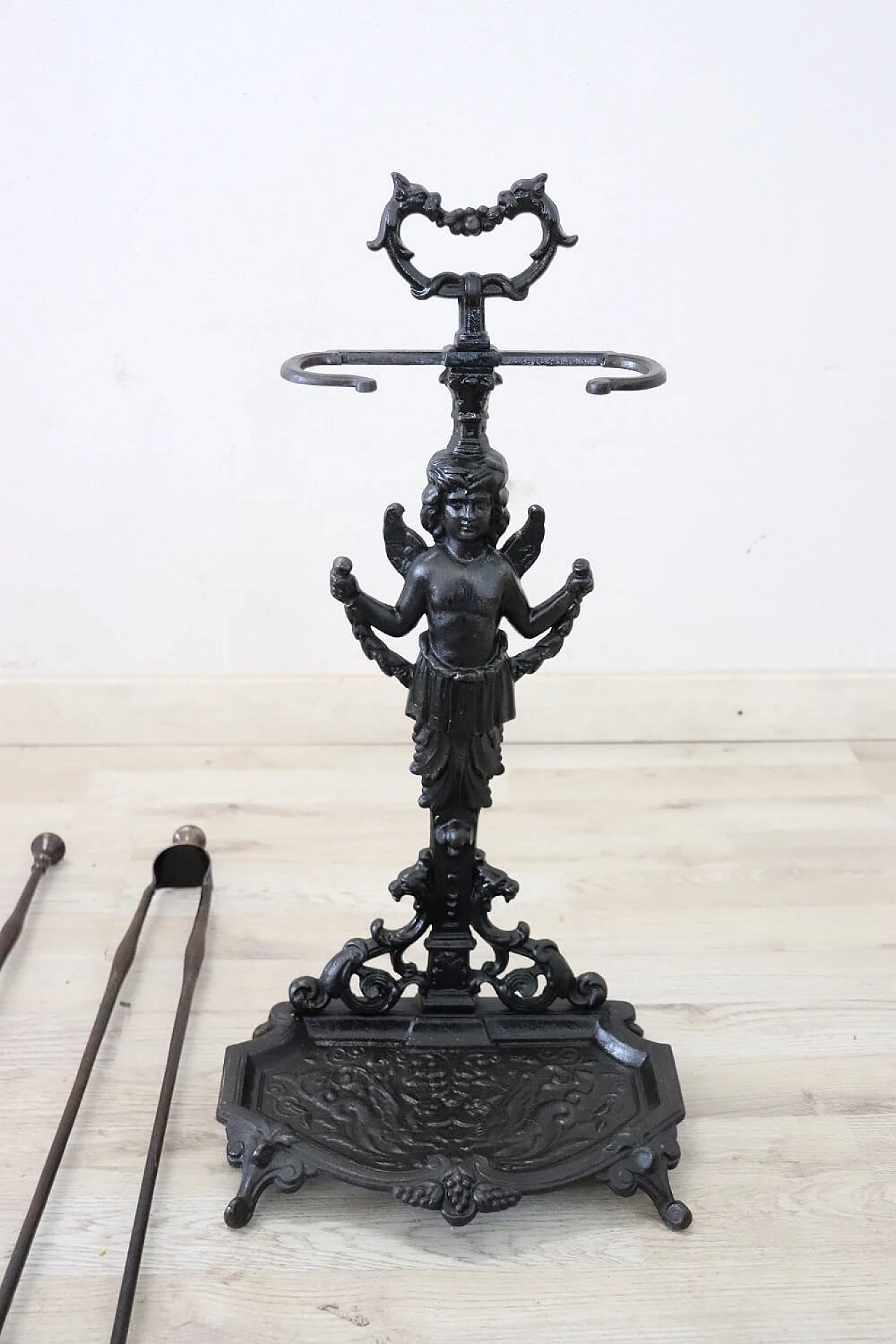 6 Fireplace accessories in wrought iron and cast iron, early 19th century 5