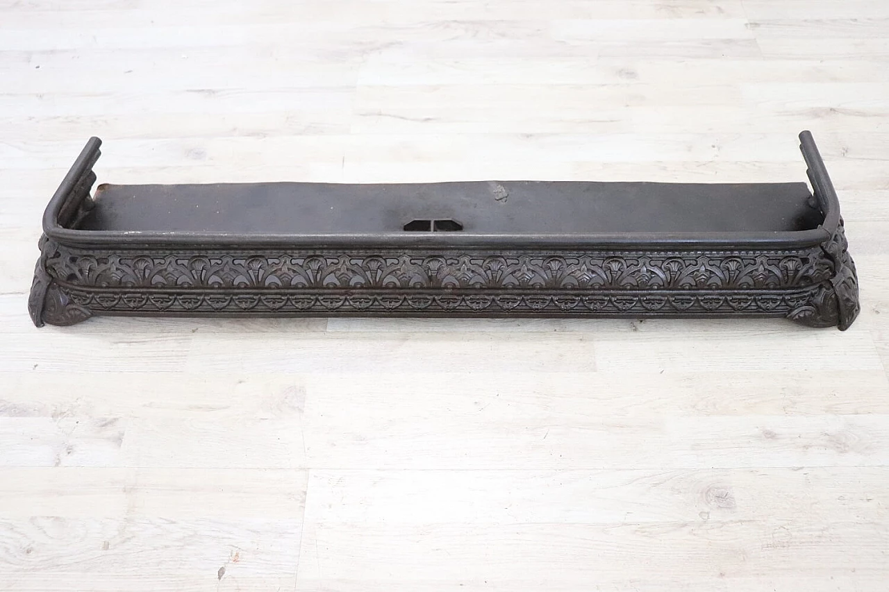6 Fireplace accessories in wrought iron and cast iron, early 19th century 8