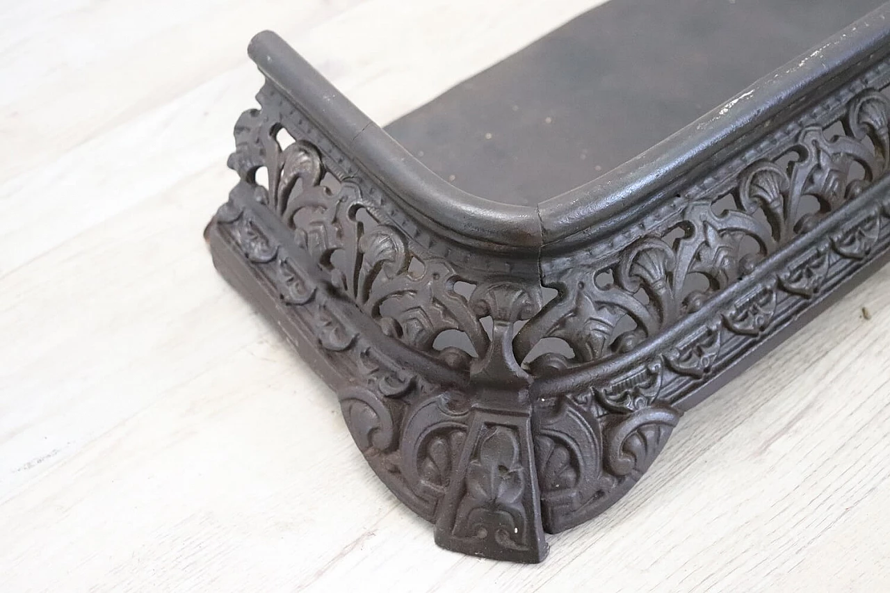 6 Fireplace accessories in wrought iron and cast iron, early 19th century 9