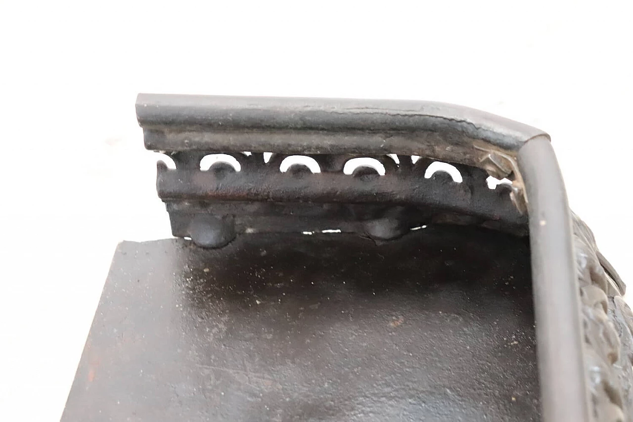 6 Fireplace accessories in wrought iron and cast iron, early 19th century 10