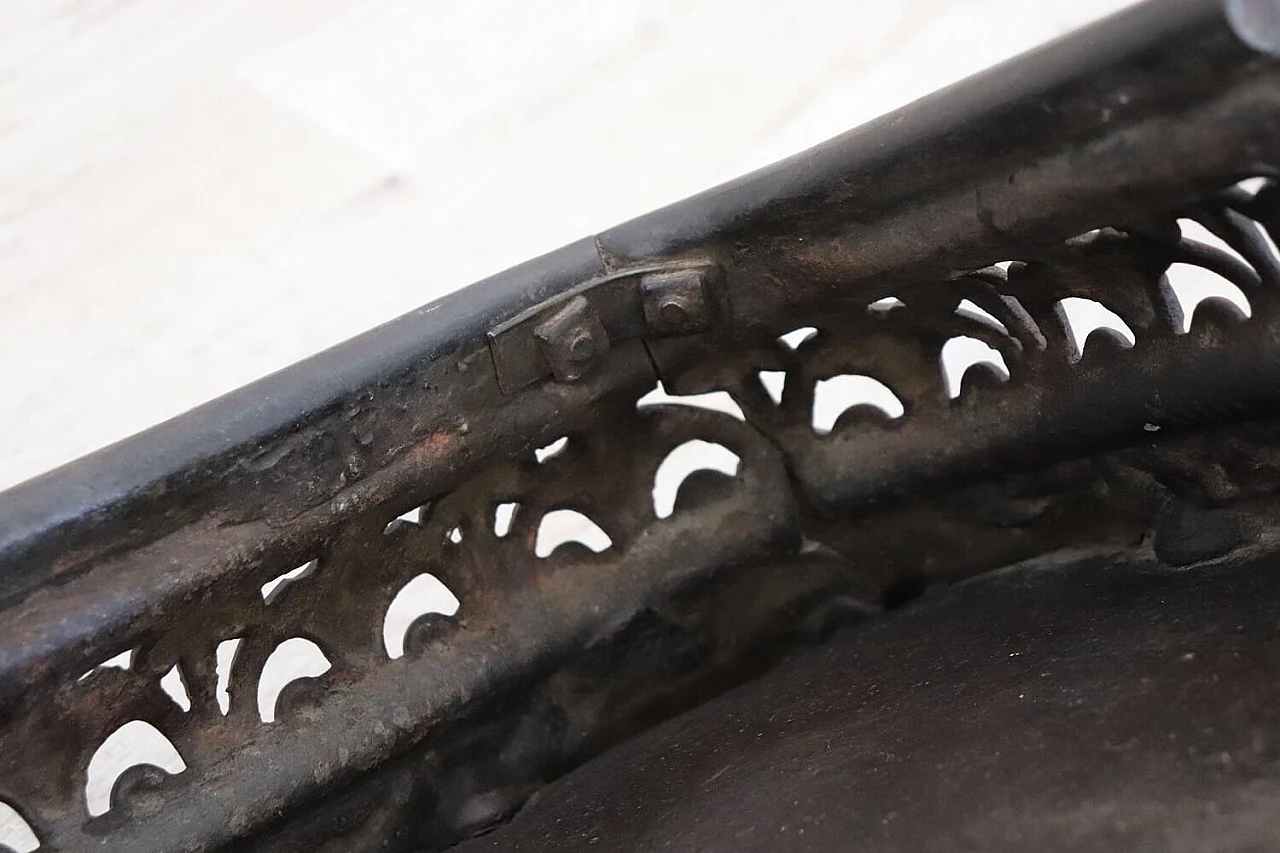 6 Fireplace accessories in wrought iron and cast iron, early 19th century 12