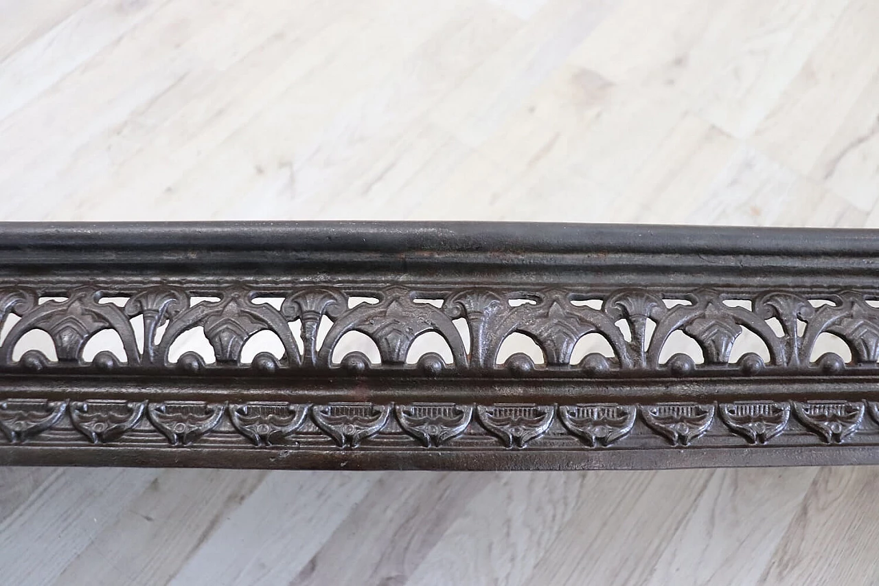 6 Fireplace accessories in wrought iron and cast iron, early 19th century 13