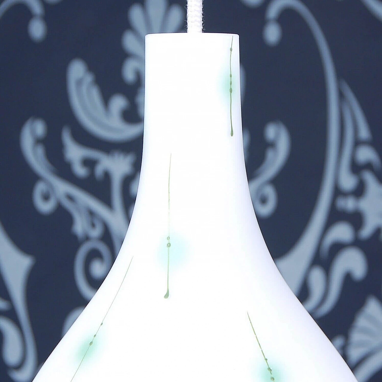 Lampadario a goccia in vetro opalino bianco, anni '60 2