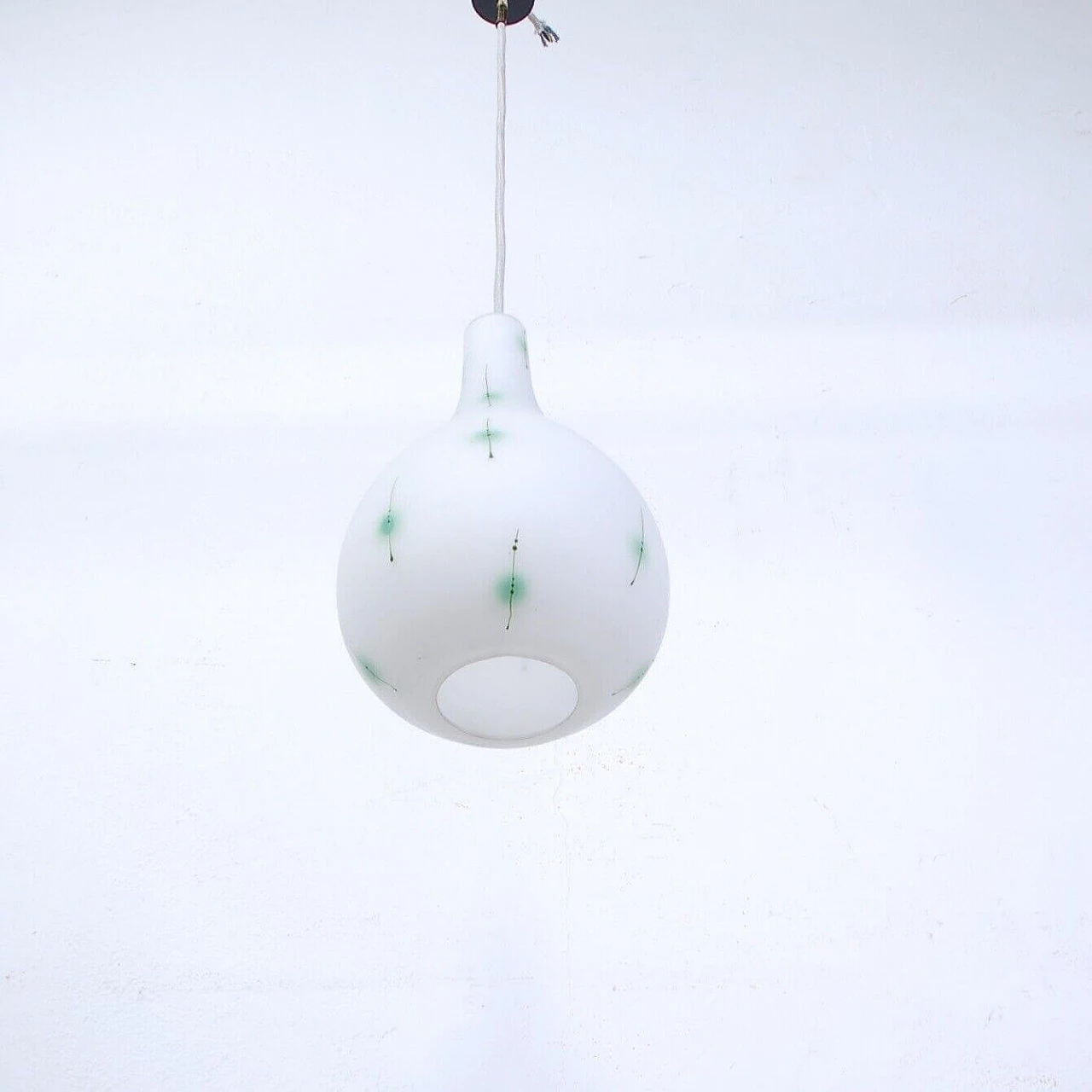 Lampadario a goccia in vetro opalino bianco, anni '60 5