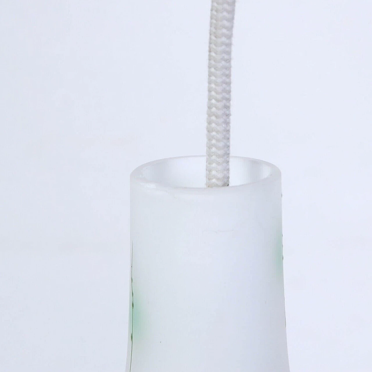 Lampadario a goccia in vetro opalino bianco, anni '60 9